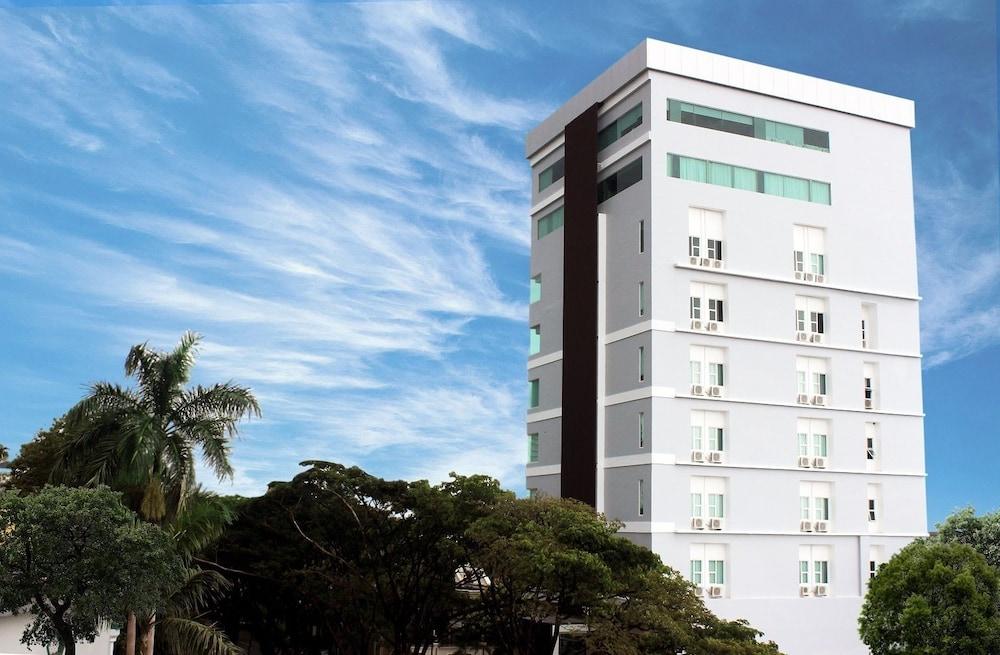 Demelia Hotel Makasar Exteriér fotografie